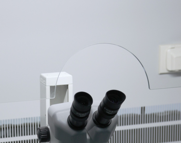 Стекло с круглым или квадратным вырезом