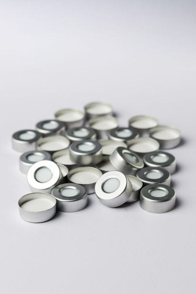 Обжимные алюминиевые крышки Gluvex с септами PTFE/силикон, без прорези , в сборе, для обжимных виал