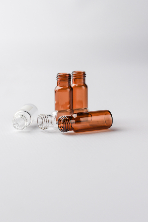 2 мл виалы Gluvex, винтовые, янтарные, 12×32мм, DN9 мм, градуированные с местом для надписей, 100 шт./уп.