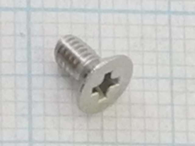 Винт из нержавеющей стали с плоской головкой M2.6x5